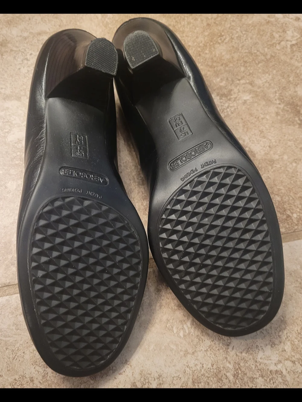 AEROSOLES classic black